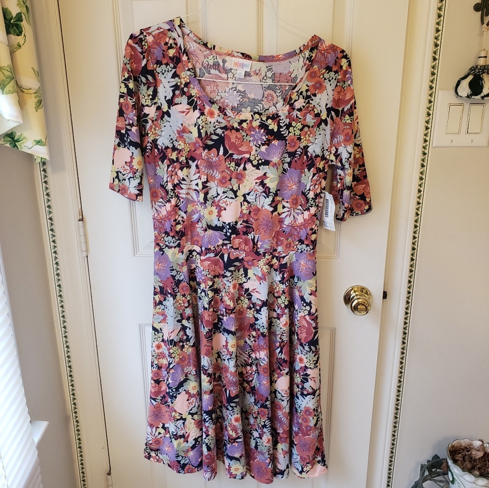 *NWT* LuLaRoe Nicole Dress